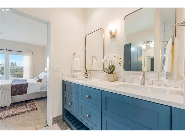 $1,025,000 | 21157 Northeast Shore Drive, Fairview, OR 97024