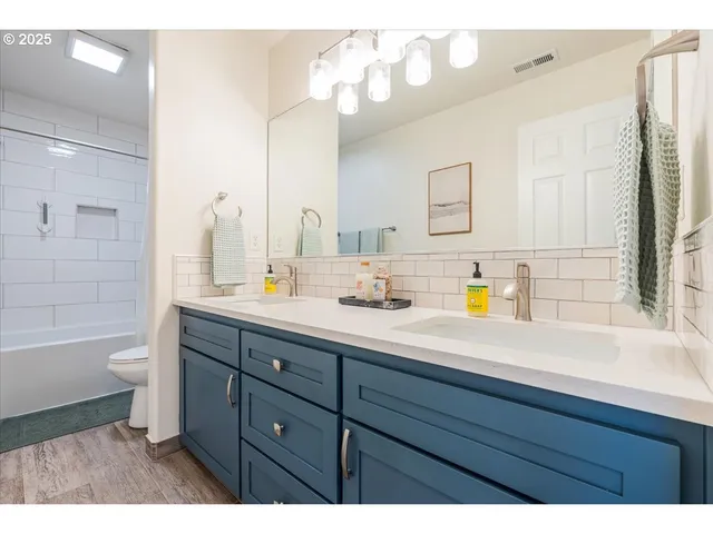 $1,025,000 | 21157 Northeast Shore Drive, Fairview, OR 97024