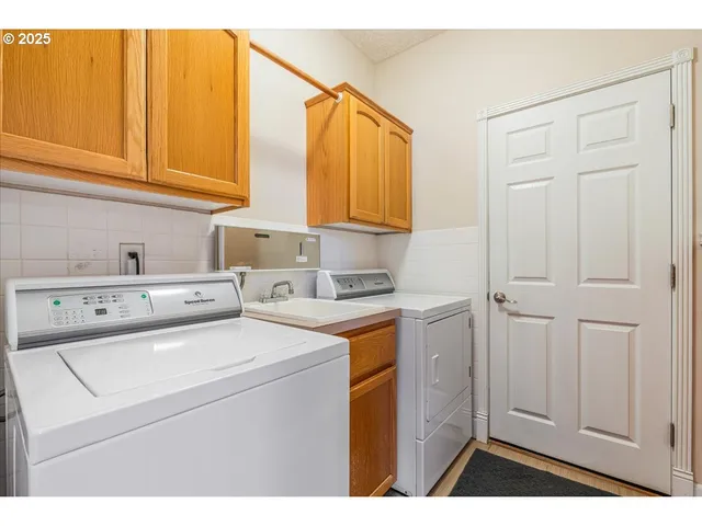 $1,025,000 | 21157 Northeast Shore Drive, Fairview, OR 97024