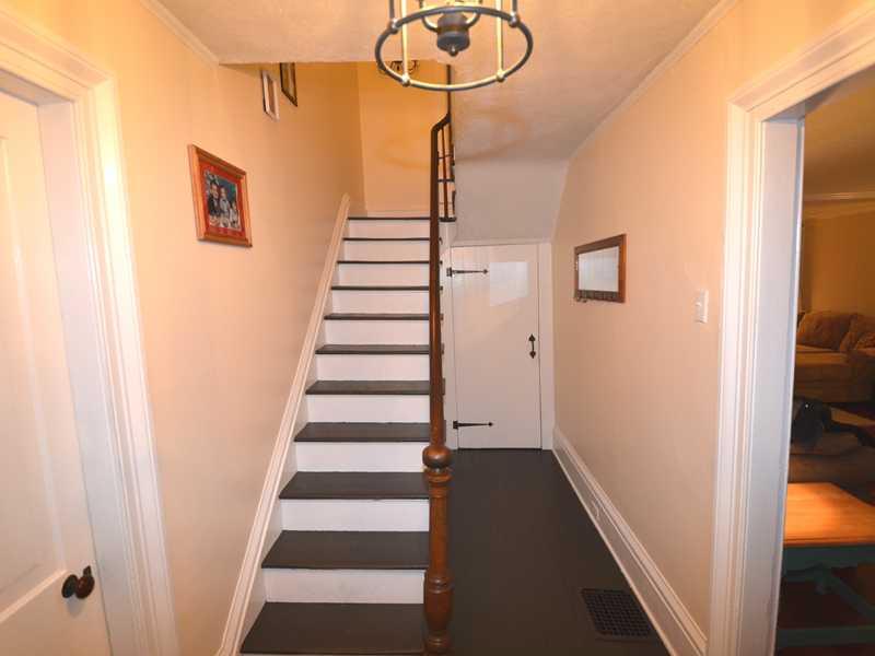 5926 Heckert Road Bakerstown, PA 15007 - Photo 20 of 24 Entry/Foyer. Entry with wood floors.