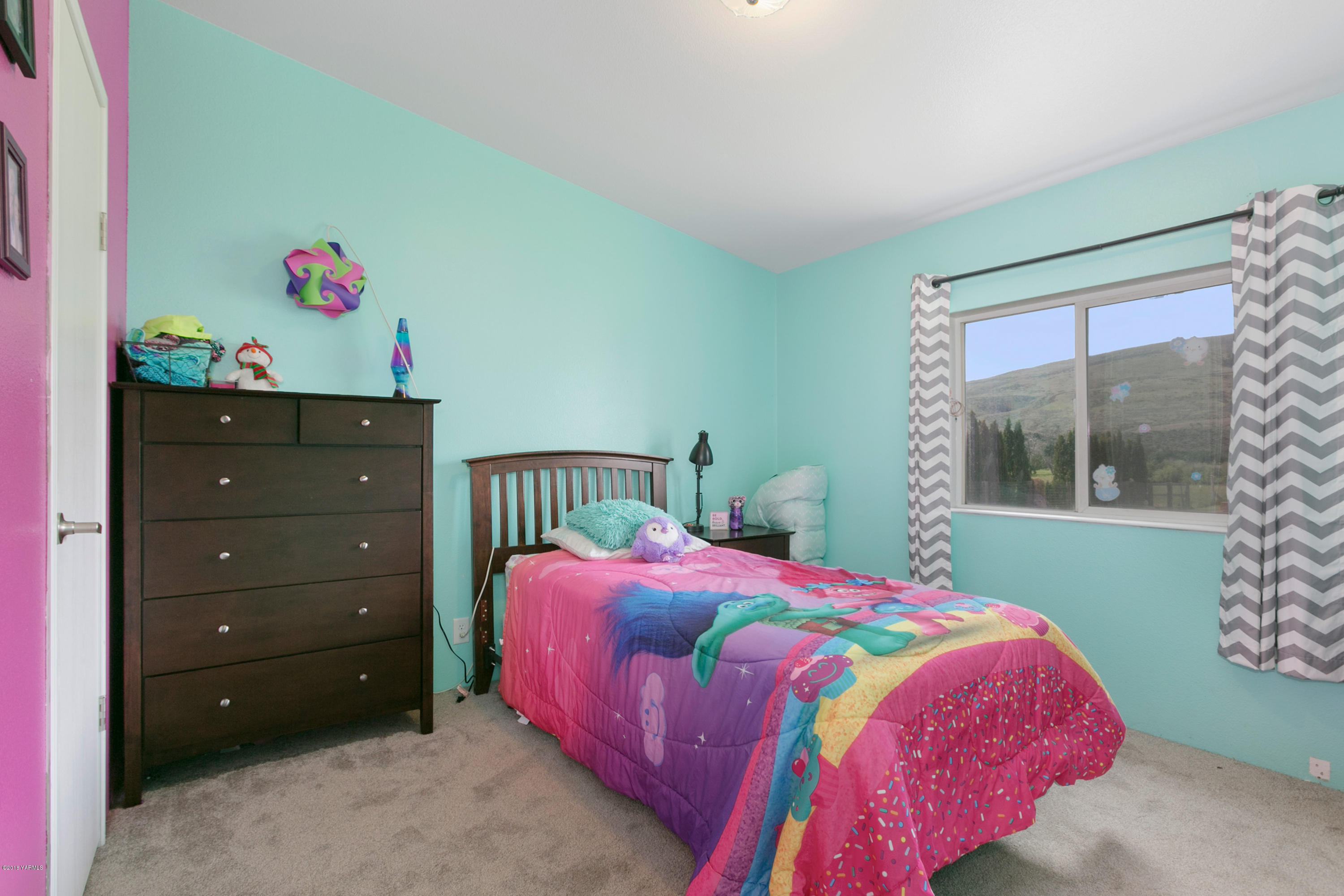 22490 Ahtanum Road Yakima, WA 98903 - Photo 13 of 20 a bedroom with a bed and a window
