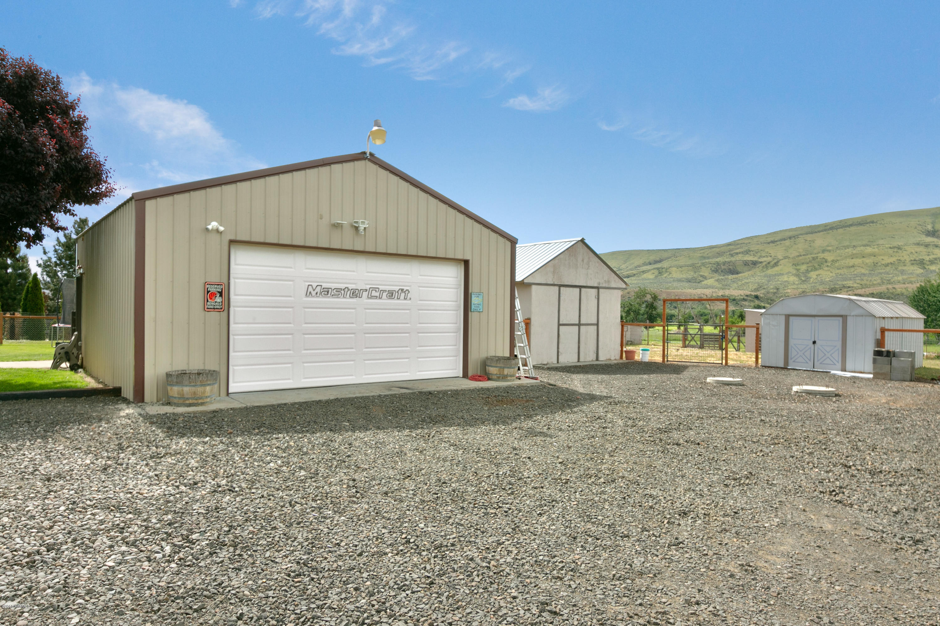 22490 Ahtanum Road Yakima, WA 98903 - Photo 17 of 20 a front view of a house with a yard and garage