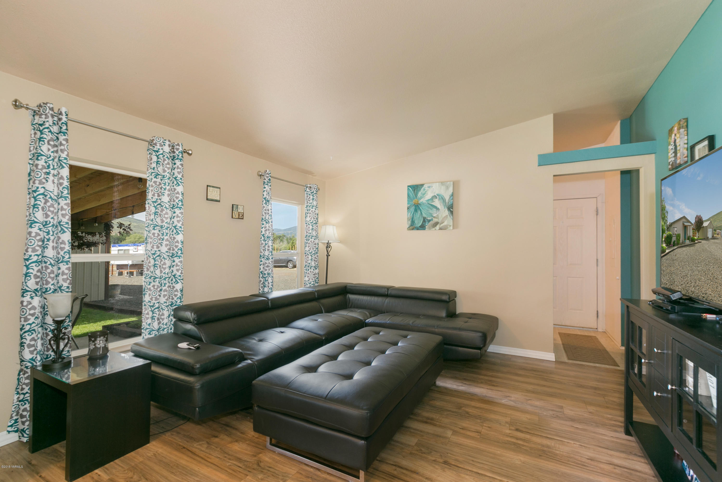 22490 Ahtanum Road Yakima, WA 98903 - Photo 7 of 20 a living room with furniture and wooden floor