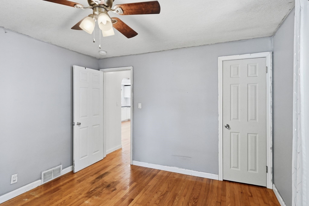 881 Roosevelt Avenue Springfield, MA 01109 - Photo 22 of 35