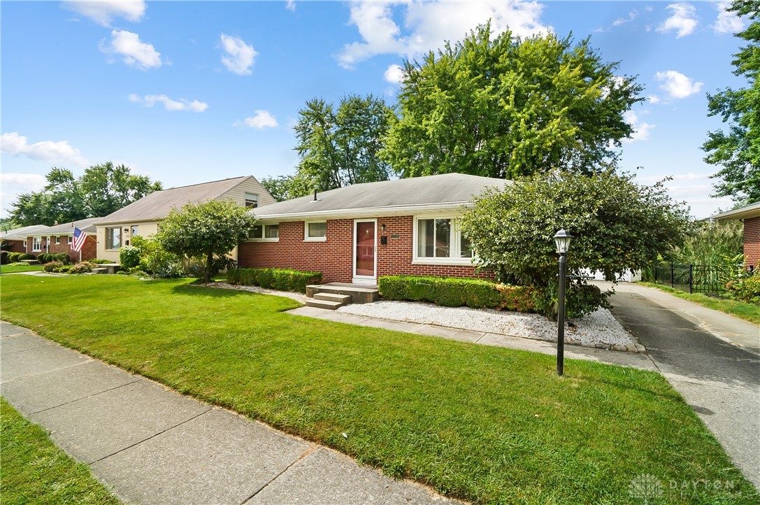 4561 West Ridgewood Road Springfield, OH 45503 - Photo 2 of 34