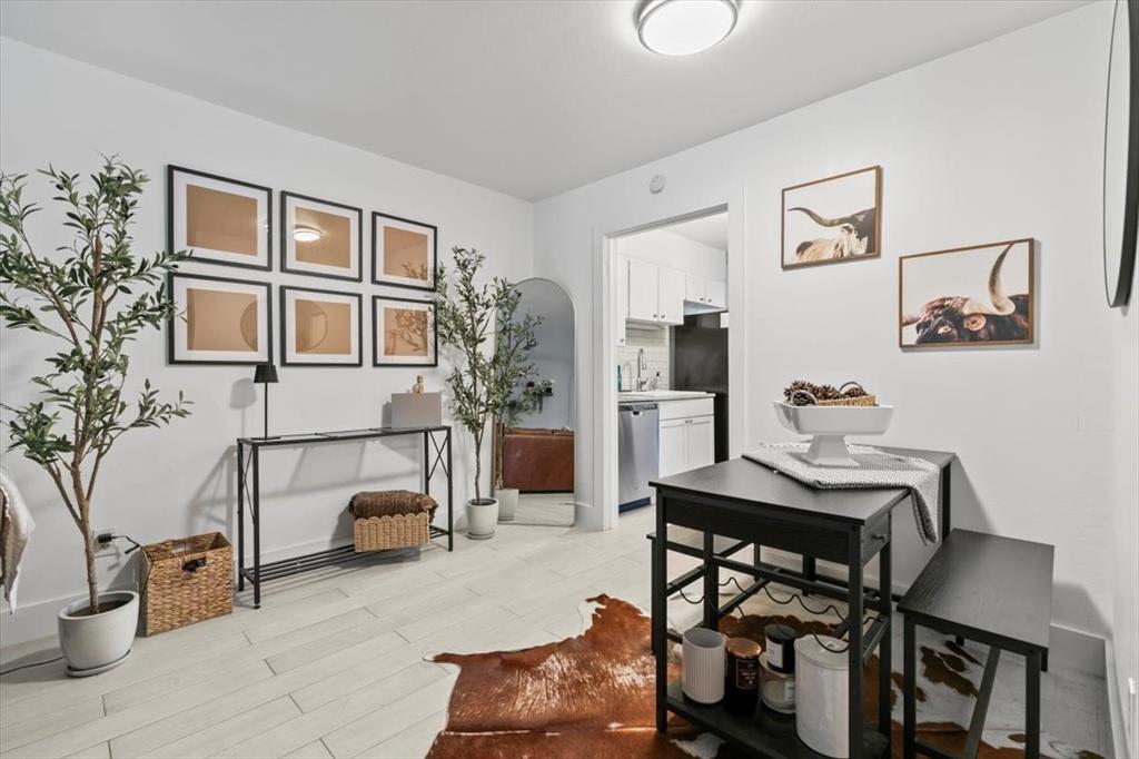 4100 Ridglea Country Club Drive, Unit 1403 Fort Worth, TX 76126 - Photo 5 of 17 a view of a livingroom with furniture and window