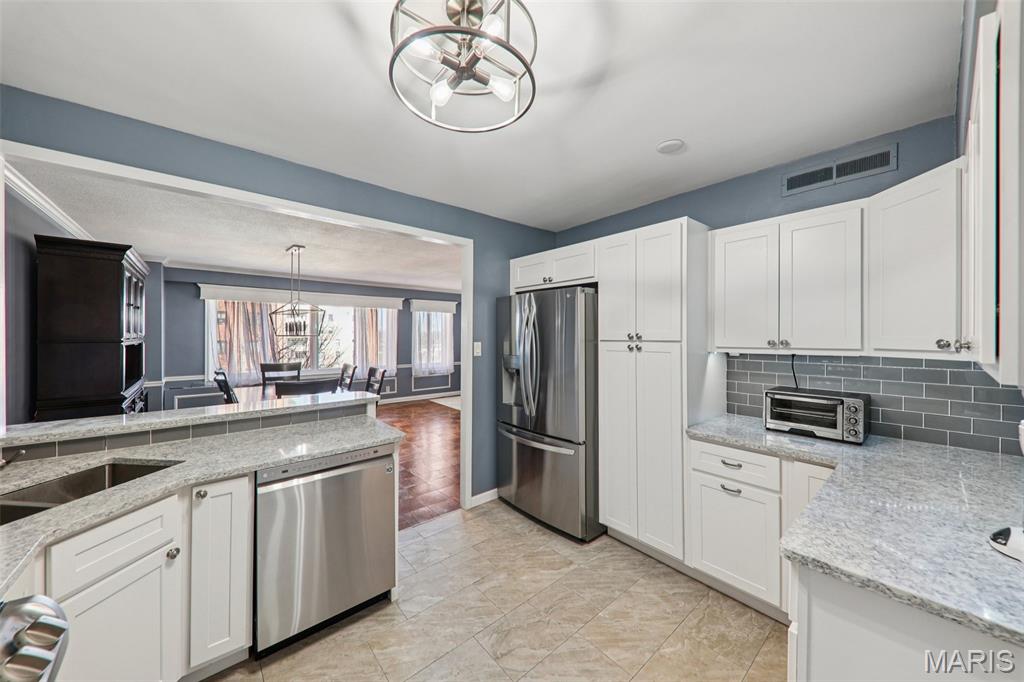 900 South Hanley Road, Unit 7D St. Louis, MO 63105 - Photo 3 of 23