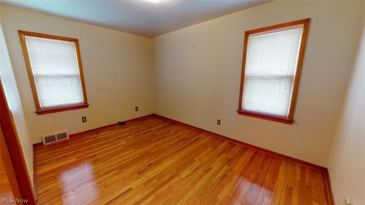 1389 Sunview Road Lyndhurst, OH 44124 - Photo 10 of 26