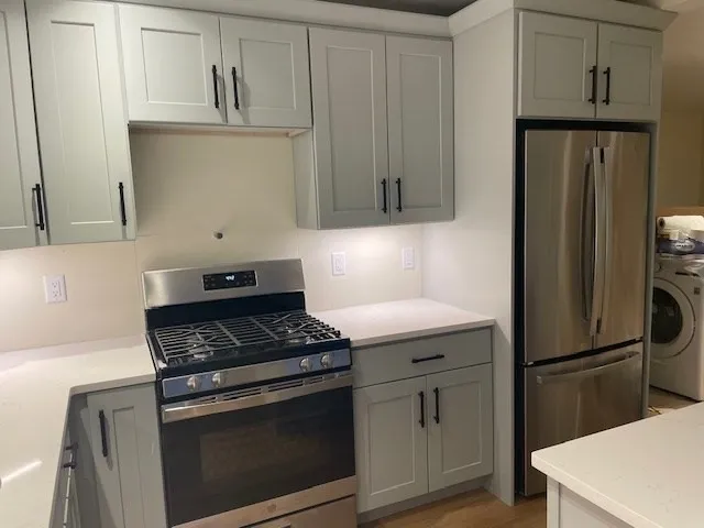 $3,275 | 20 Gill Street, Unit B, Hampton, NH 03842