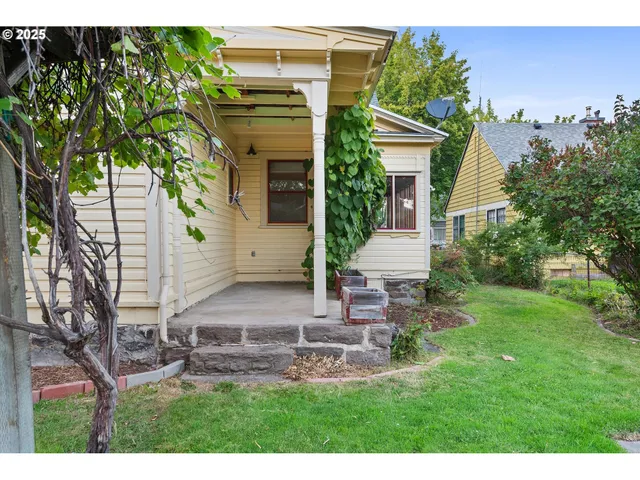 a view of a house with a small yard and plants