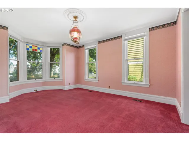 a view of empty room with window