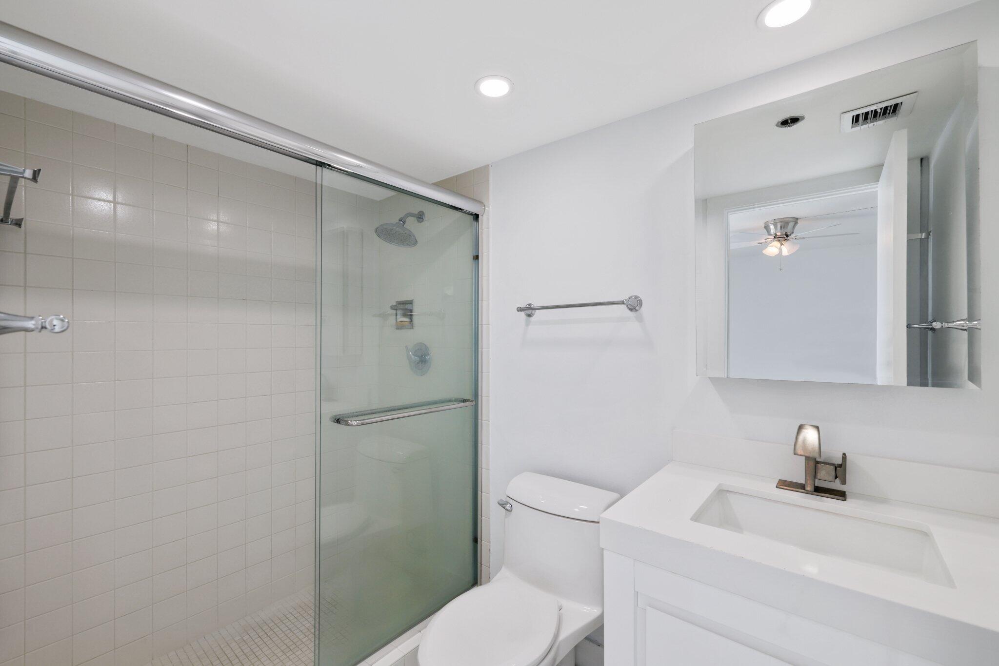 250 South Ocean Boulevard, Unit 9A Boca Raton, FL 33432 - Photo 15 of 57 250 s ocean Blvd 9a - 37.jpg-SMALL