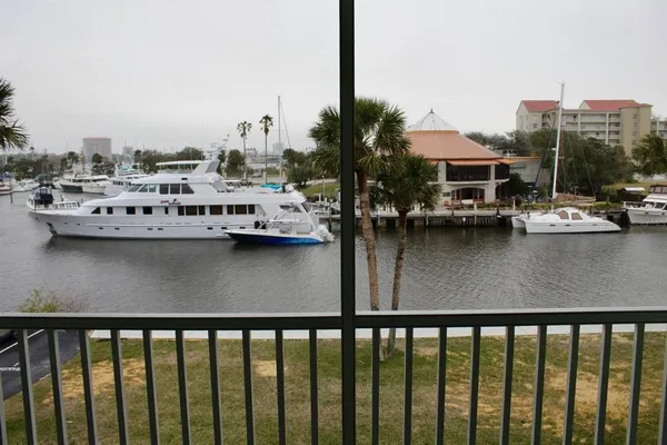 $1,800 | 715 South Beach Street, Unit 306D, Daytona Beach, FL 32114