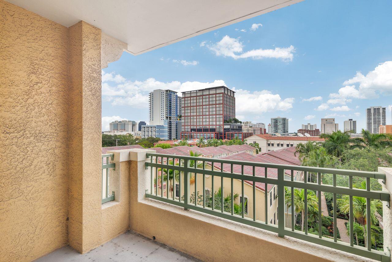 403 South Sapodilla Avenue, Unit 509 West Palm Beach, FL 33401 - Photo 22 of 42 a view of city from a balcony