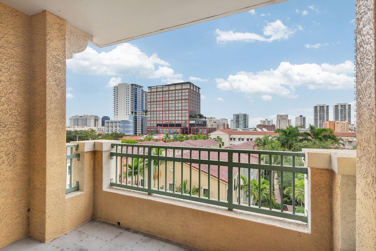 403 South Sapodilla Avenue, Unit 509 West Palm Beach, FL 33401 - Photo 23 of 42 a view of city from balcony