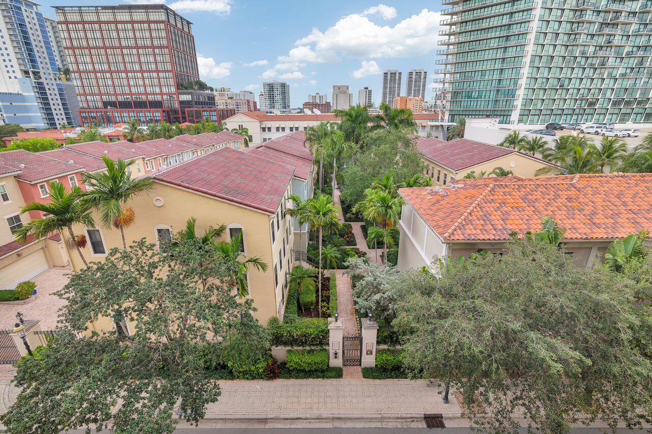 403 South Sapodilla Avenue, Unit 509 West Palm Beach, FL 33401 - Photo 25 of 42 a view of a city with tall buildings