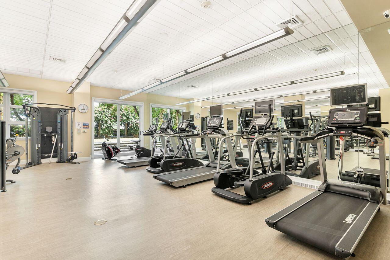 403 South Sapodilla Avenue, Unit 509 West Palm Beach, FL 33401 - Photo 26 of 42 a view of a room with gym equipment
