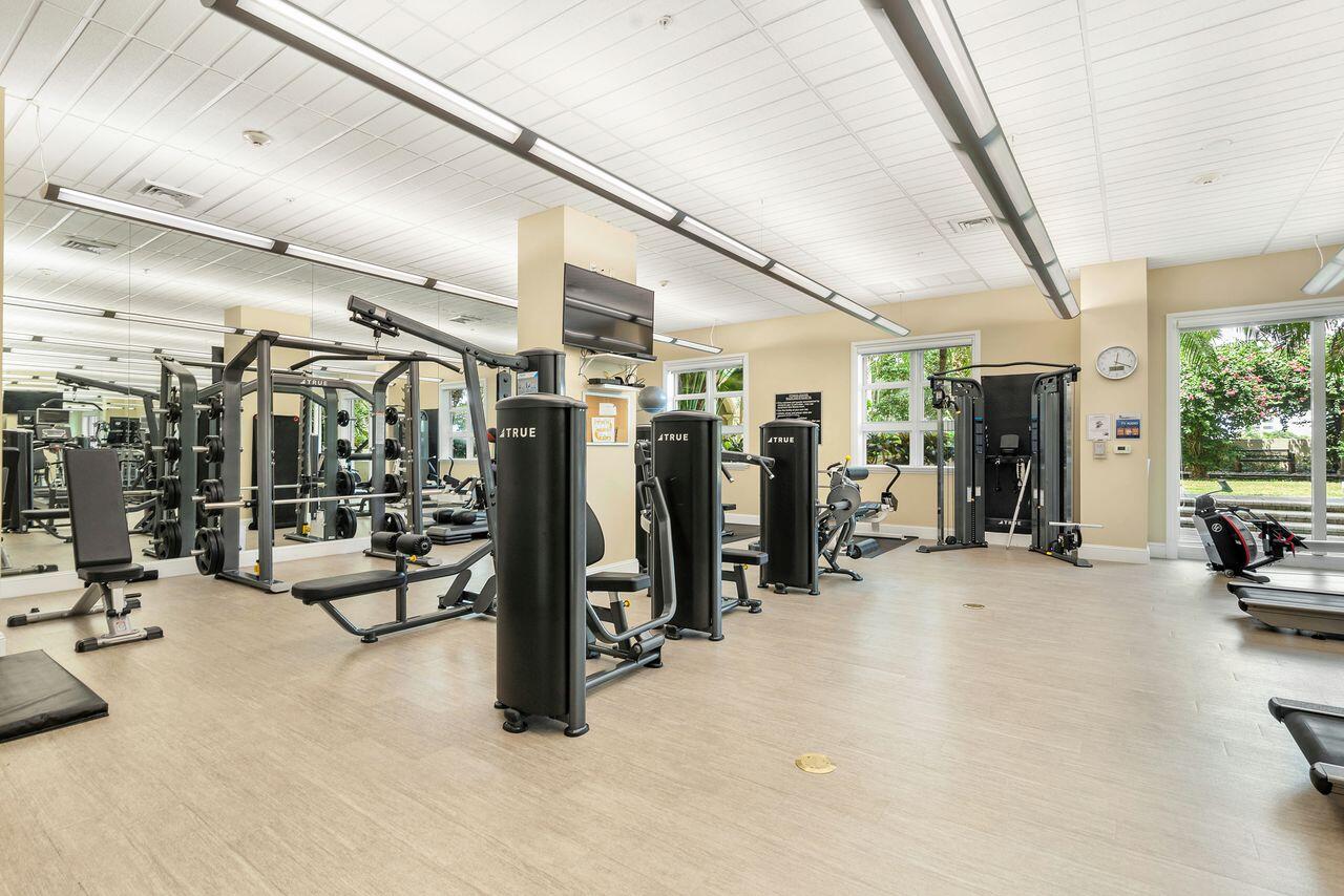 403 South Sapodilla Avenue, Unit 509 West Palm Beach, FL 33401 - Photo 27 of 42 a view of a room with gym equipment