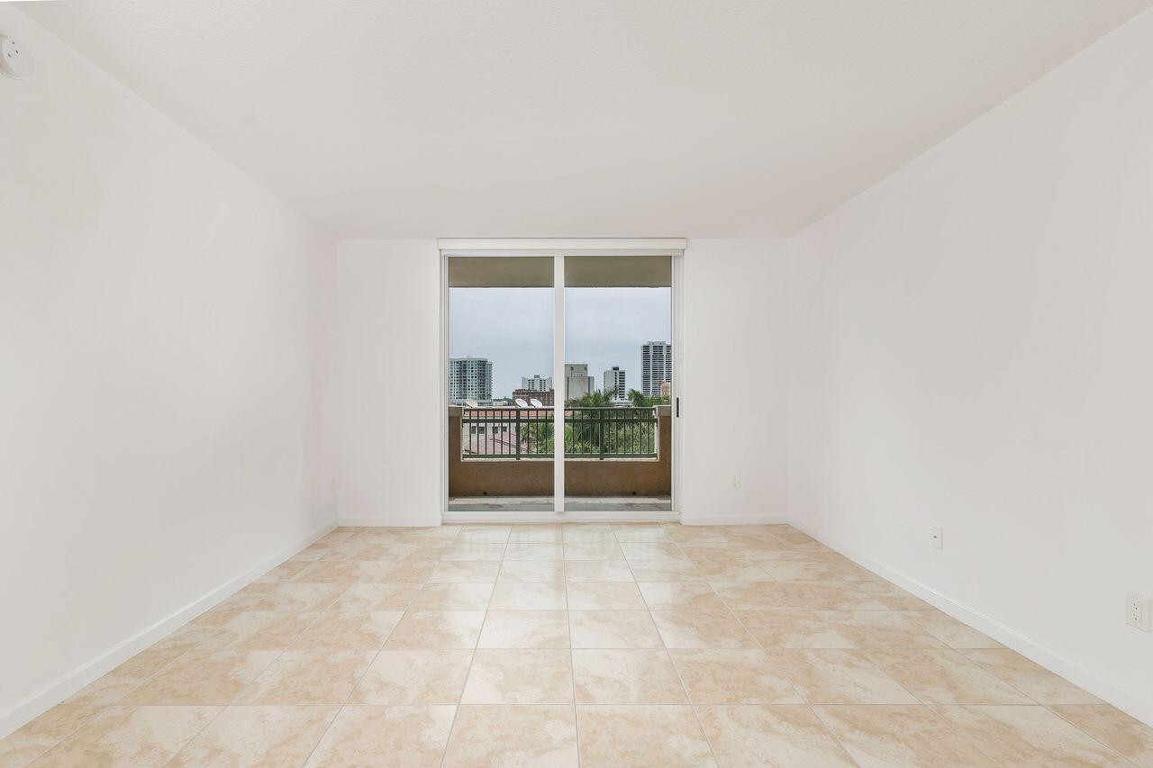 403 South Sapodilla Avenue, Unit 509 West Palm Beach, FL 33401 - Photo 4 of 42 a view of an empty room