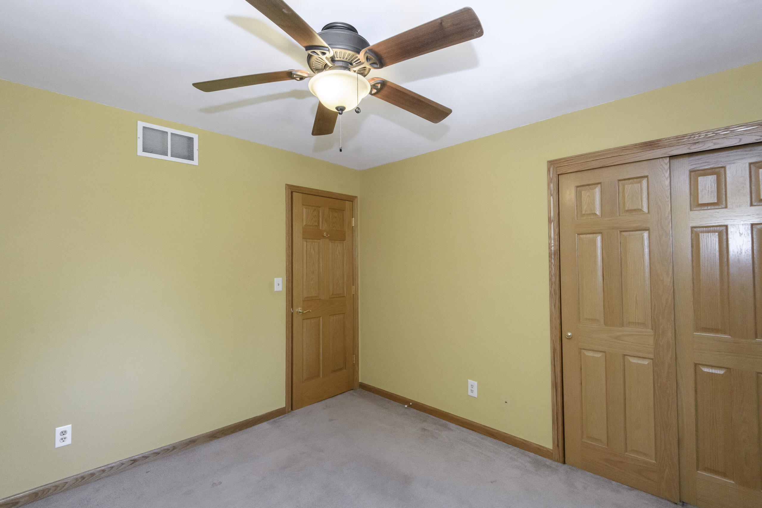 705 Fox Knoll Drive Rochester, WI 53185 - Photo 17 of 52 705 Fox Knoll-26