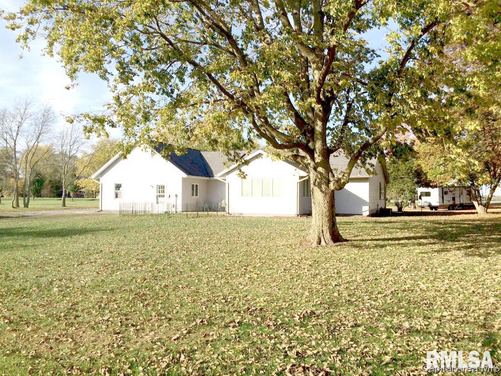 7908 North Pawnee Road Pawnee, IL 62558 - Photo 5 of 32