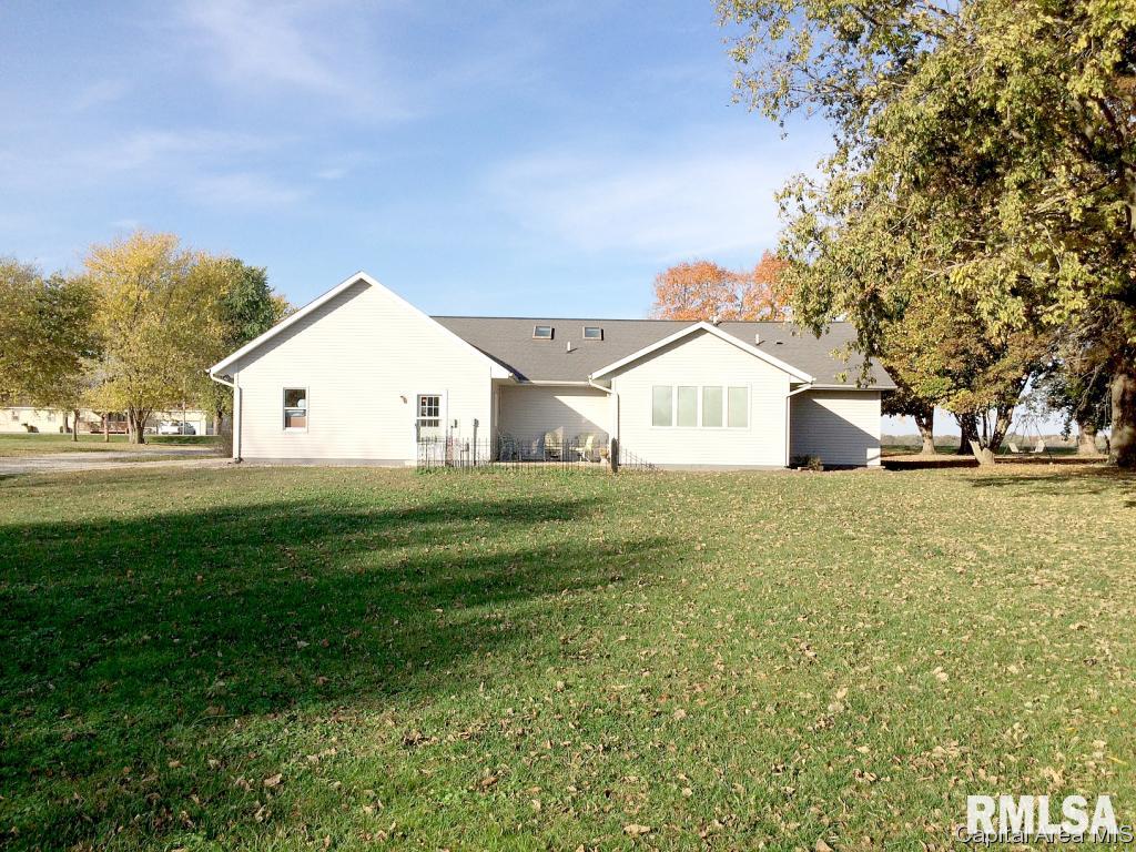 7908 North Pawnee Road Pawnee, IL 62558 - Photo 8 of 32