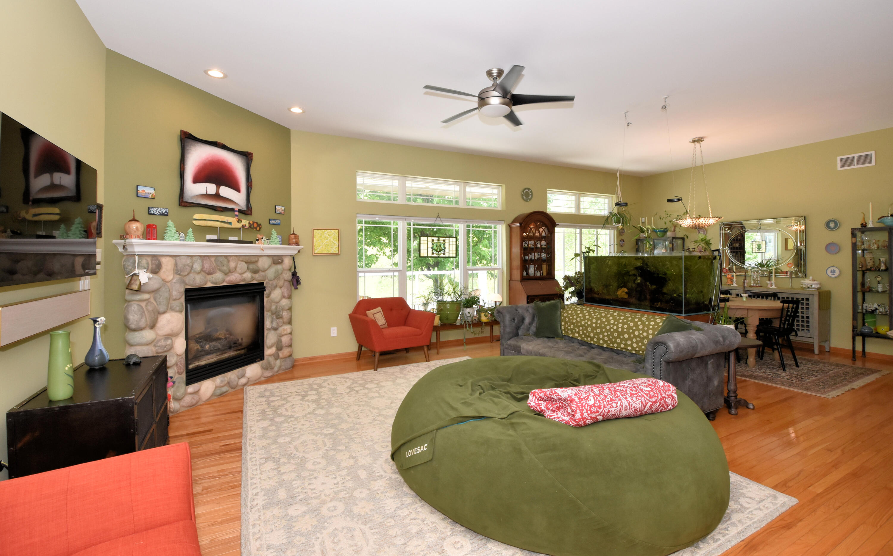 3326 Emmertsen Road Caledonia, WI 53406 - Photo 5 of 54 Living room
