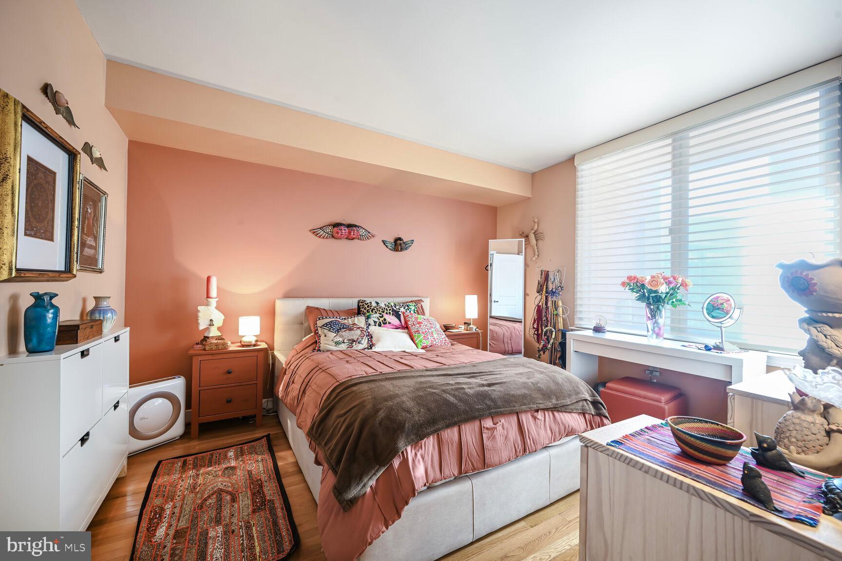 555 Massachusetts Avenue Northwest, Unit 901 Washington, DC 20001 - Photo 15 of 50 a bedroom with a bed and a potted plant