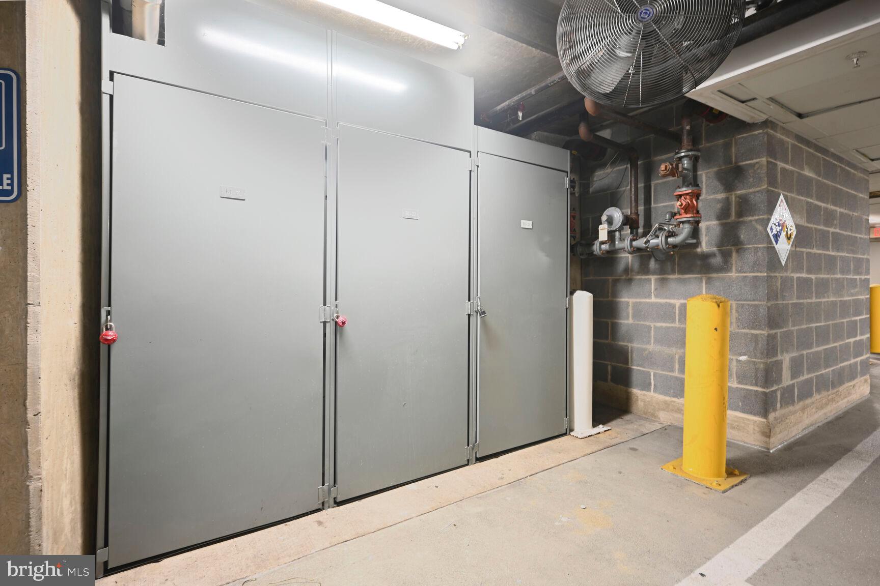 555 Massachusetts Avenue Northwest, Unit 901 Washington, DC 20001 - Photo 27 of 50 a view of a room with a wooden roof