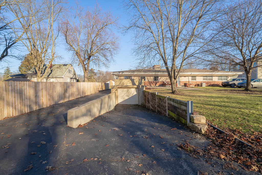 19420 Wolf Road Mokena, IL 60448 - Photo 30 of 32 a view of a yard with wooden fence