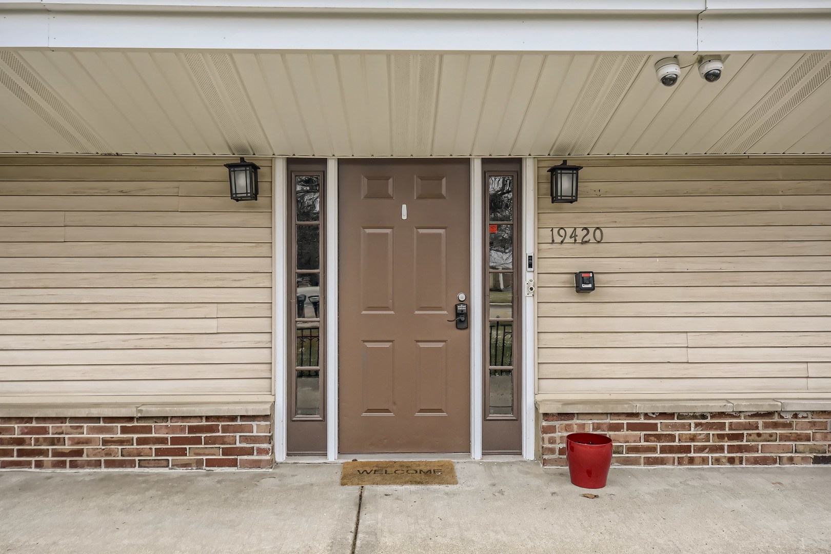 19420 Wolf Road Mokena, IL 60448 - Photo 4 of 32 a view of a garage