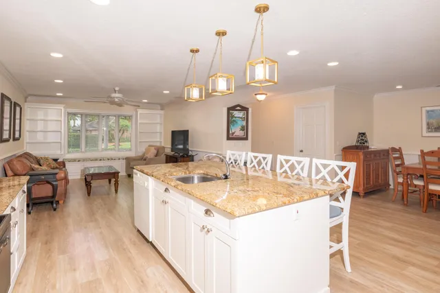 a large kitchen with kitchen island a large island in it