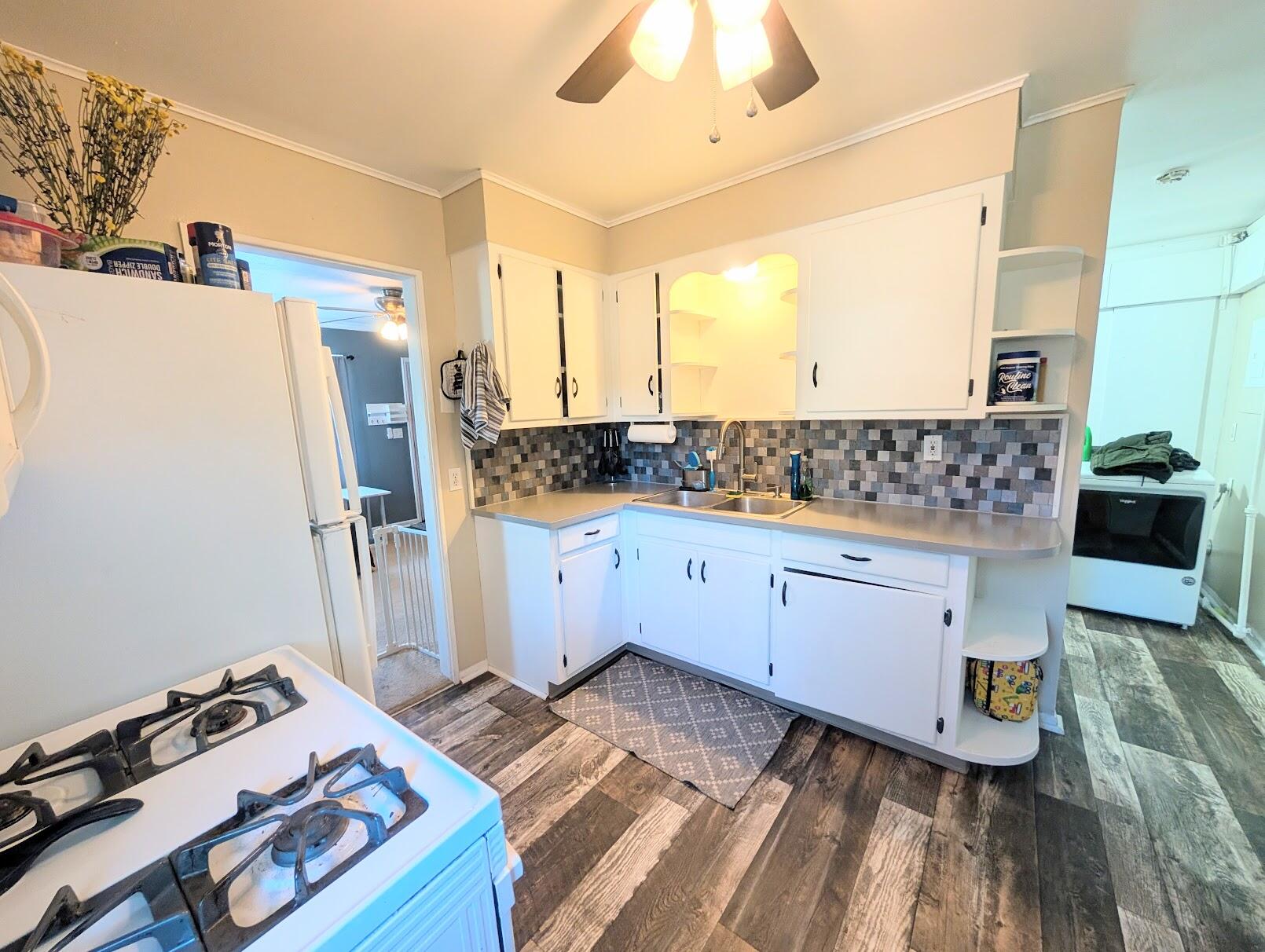 582 Riverside Drive Battle Creek, MI 49015 - Photo 11 of 24 PXL_20251016_195226180~2