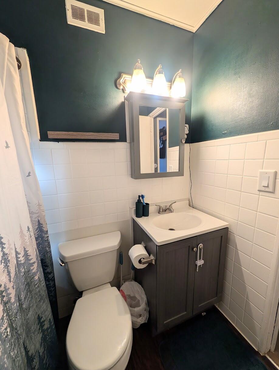 582 Riverside Drive Battle Creek, MI 49015 - Photo 17 of 24 PXL_20251016_194921590~2