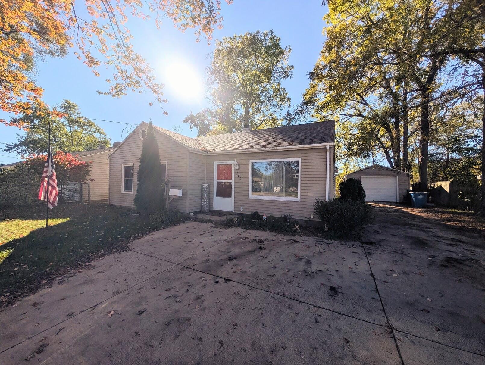 582 Riverside Drive Battle Creek, MI 49015 - Photo 2 of 24 PXL_20251016_195902075~3