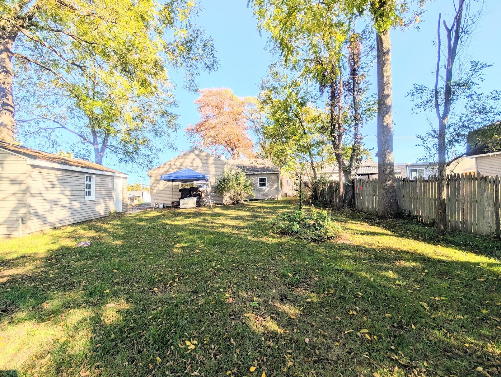 582 Riverside Drive Battle Creek, MI 49015 - Photo 6 of 24 PXL_20251016_200010836~2