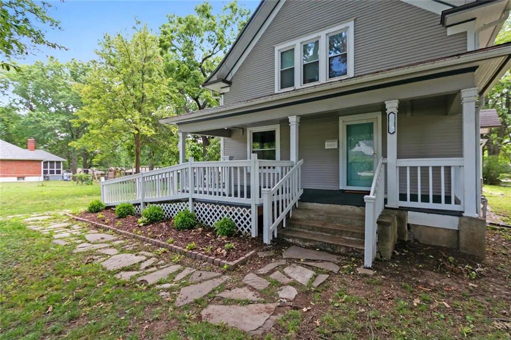 215 West Walnut Street Belton, MO 64012 - Photo 1 of 1