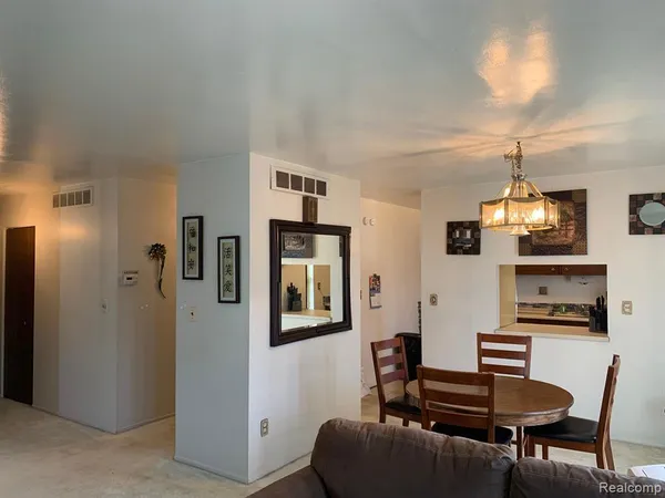 $925 | 22140 Dante Street, Oak Park, MI 48237