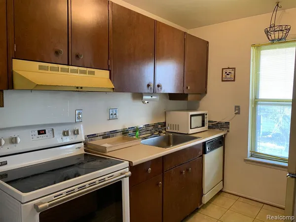 $925 | 22140 Dante Street, Oak Park, MI 48237