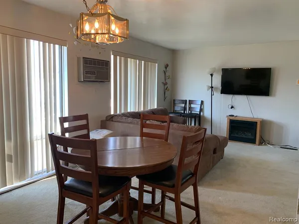 $925 | 22140 Dante Street, Oak Park, MI 48237