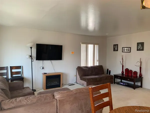 $925 | 22140 Dante Street, Oak Park, MI 48237