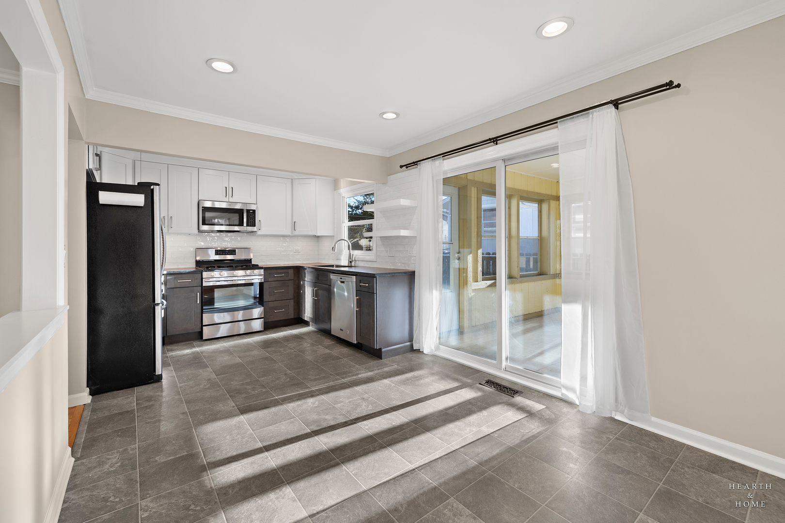659 Alida Drive Cary, IL 60013 - Photo 8 of 33 a living room with stainless steel appliances kitchen island granite countertop a refrigerator and cabinets
