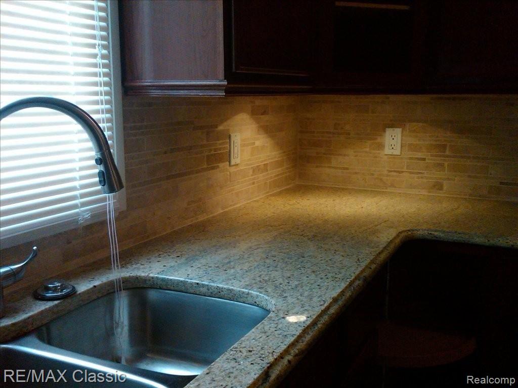 2196 Rochelle Park Drive Rochester, MI 48309 - Photo 11 of 24 Grohe Faucets
