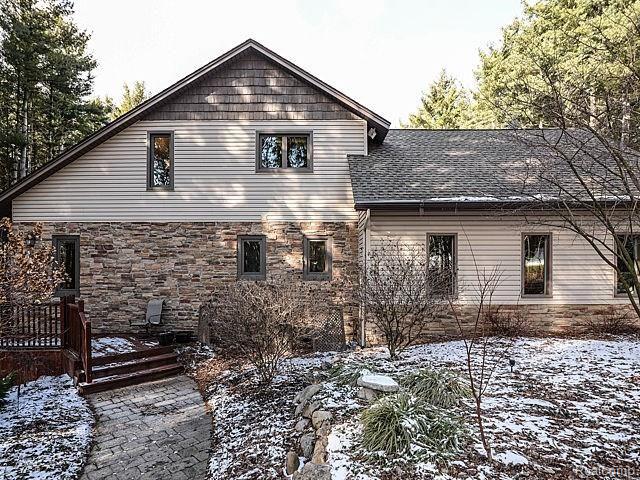 2251 Spruce Ridge Howell, MI 48855 - Photo 4 of 56 3217015781_43.jpg