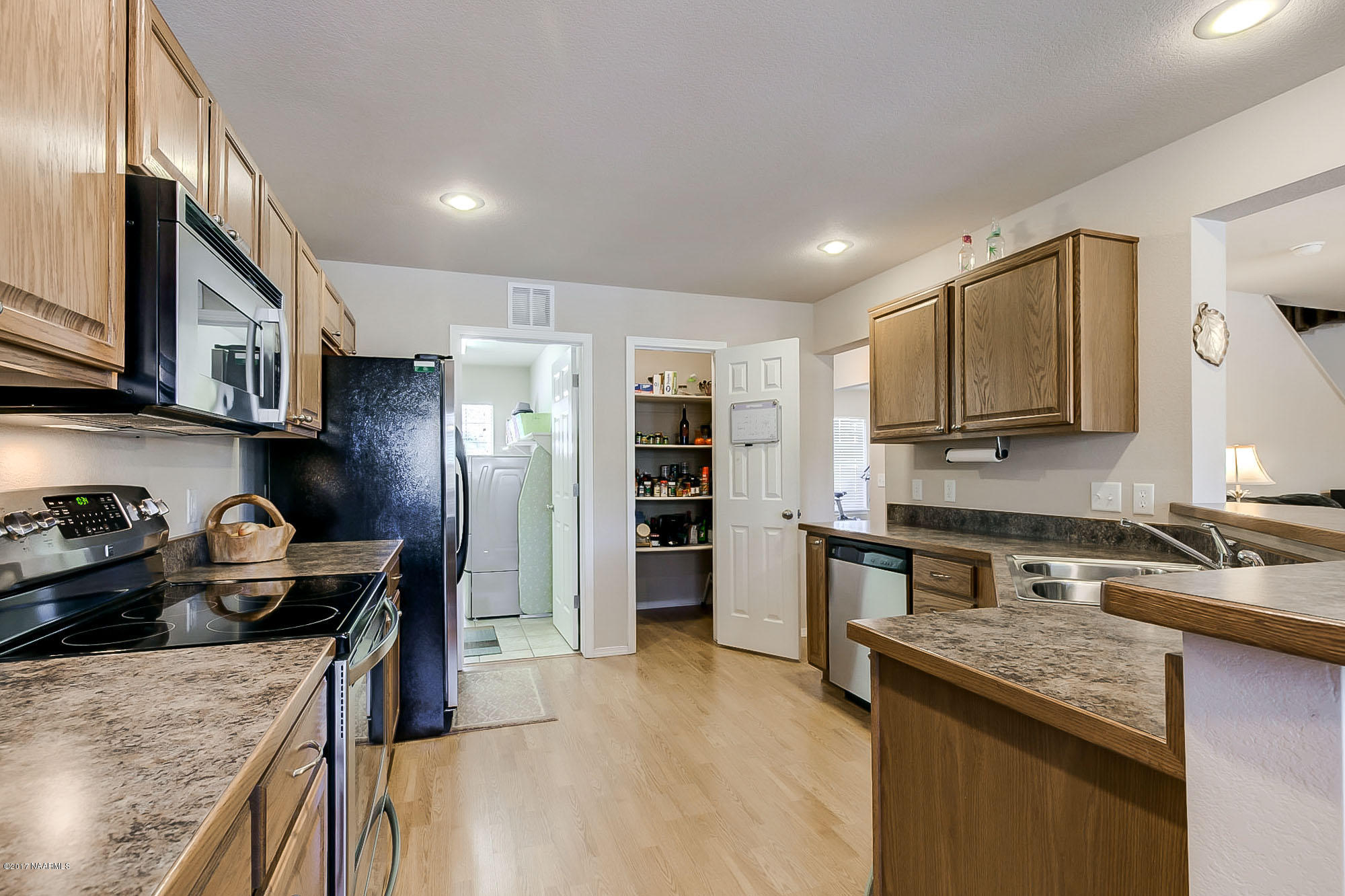 4939 South Pyrite Road Flagstaff, AZ 86005 - Photo 16 of 36 Kitchen