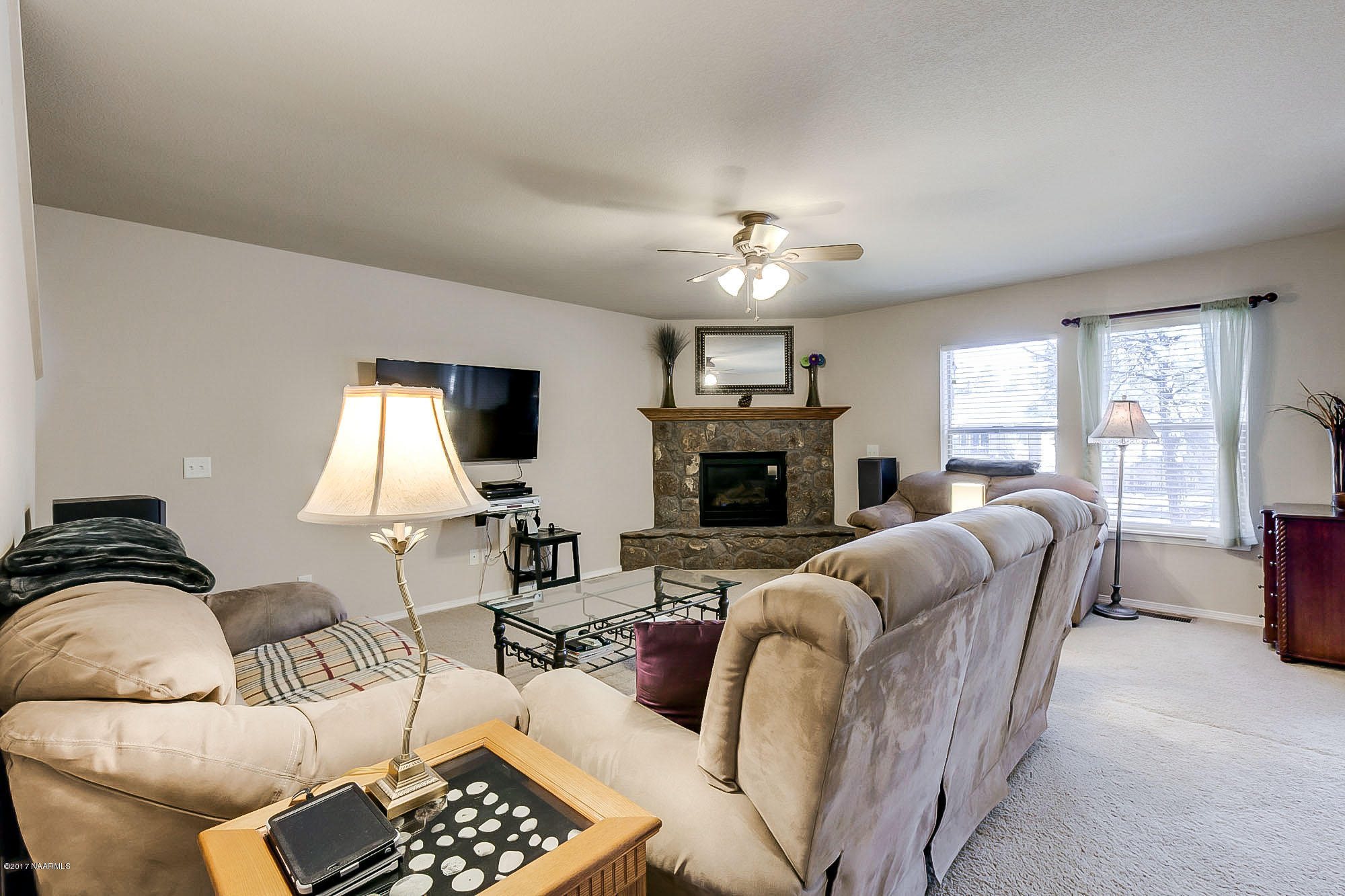 4939 South Pyrite Road Flagstaff, AZ 86005 - Photo 8 of 36 Living room
