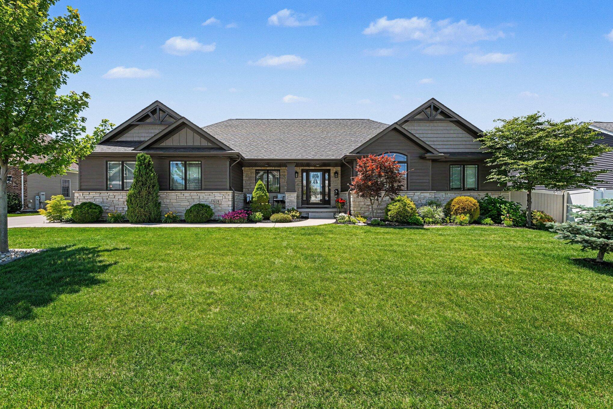 915 Betty Lane Crown Point, IN 46307 - Photo 1 of 41 2038x1359