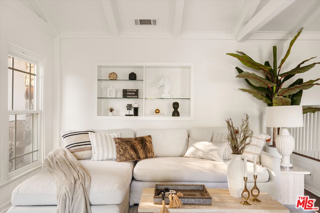 5514 Canyonside Road La Crescenta, CA 91214 - Photo 11 of 73 Gallery Image 11