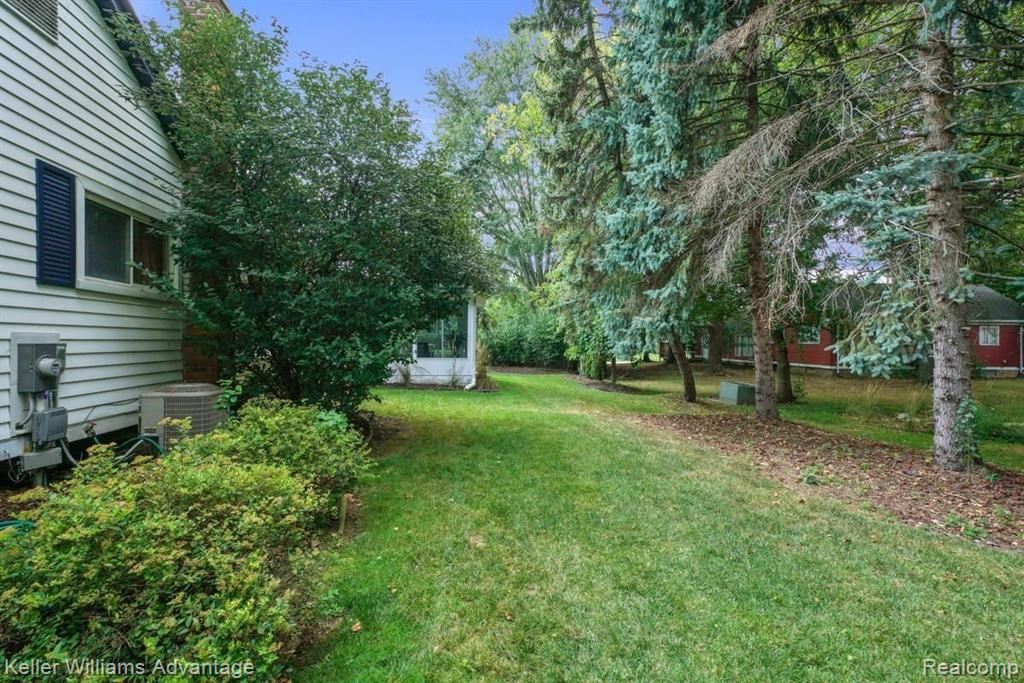 35984 Charter Crest Road Farmington Hills, MI 48335 - Photo 28 of 39