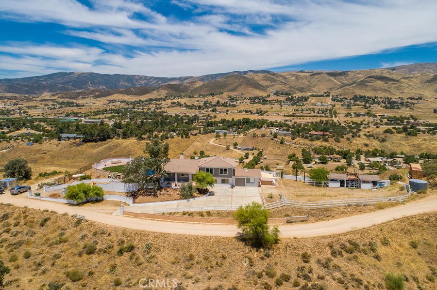 9175 Yucca Hills Road Agua Dulce, CA 91390 - Photo 4 of 70